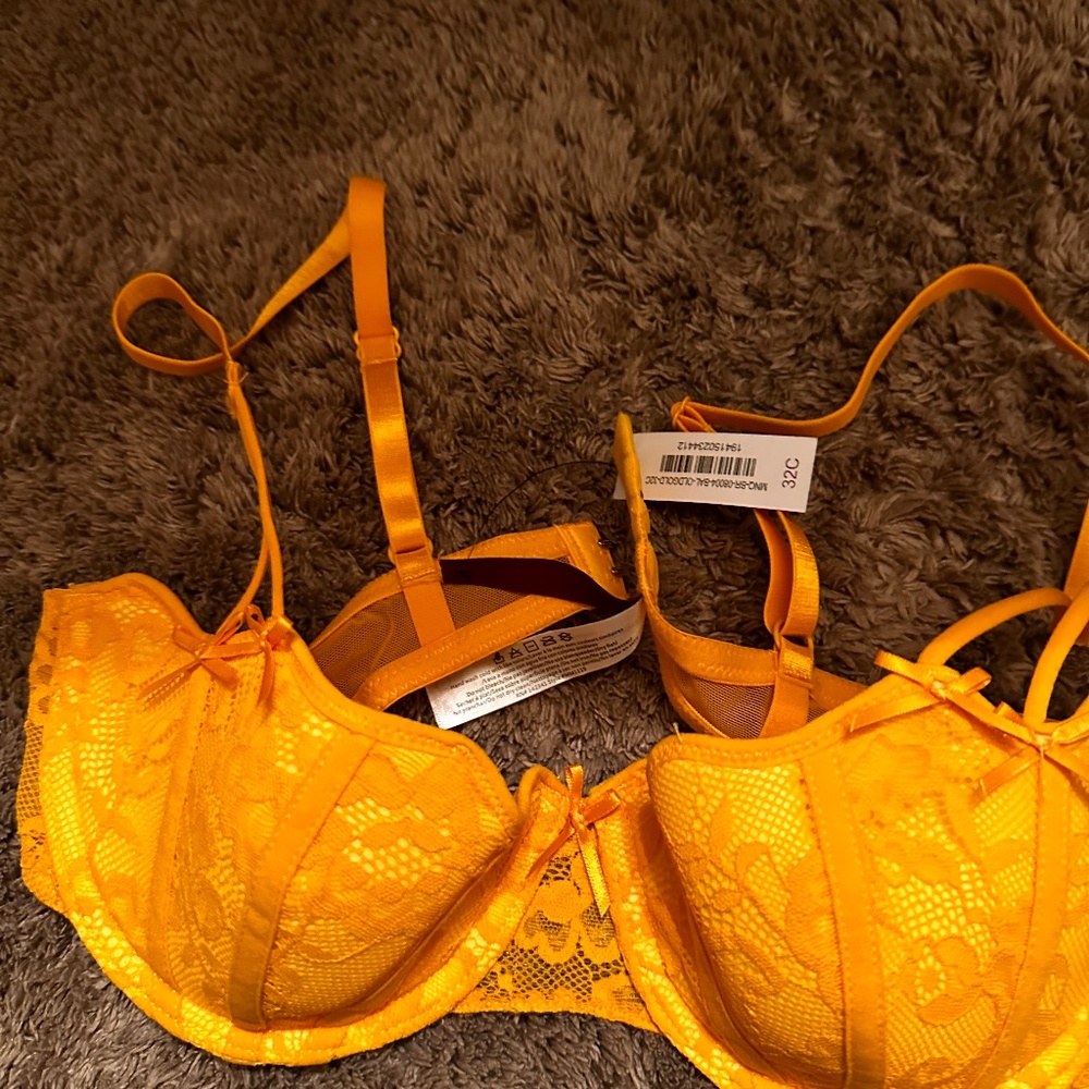 Adore me yellow bra with lace 32C NWT